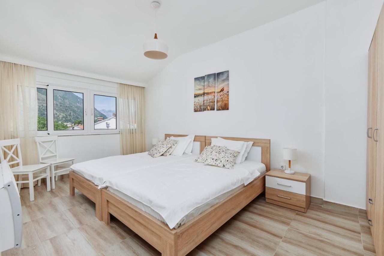 Apartment Plagenti With Sea View Cattaro Esterno foto