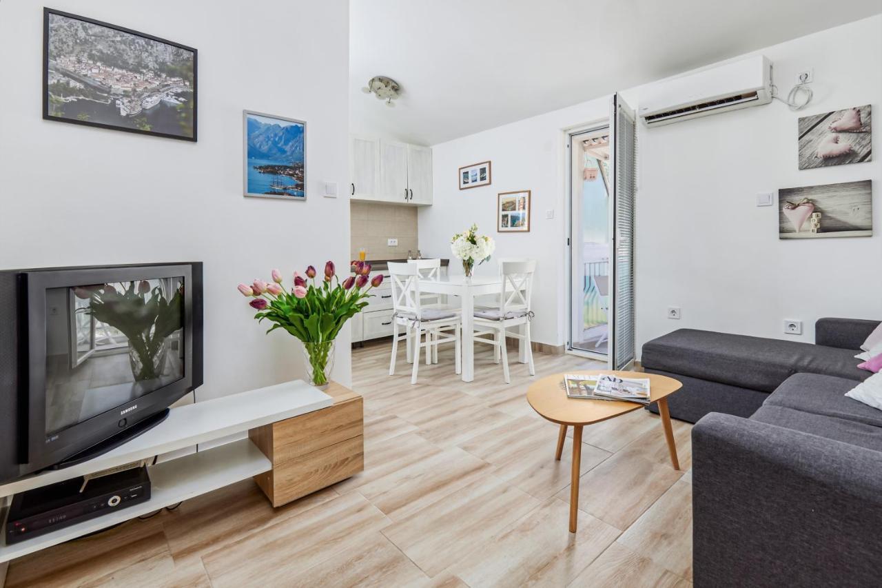 Apartment Plagenti With Sea View Cattaro Esterno foto